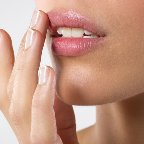 Repulper les lèvres avec l'acide hyaluronique
